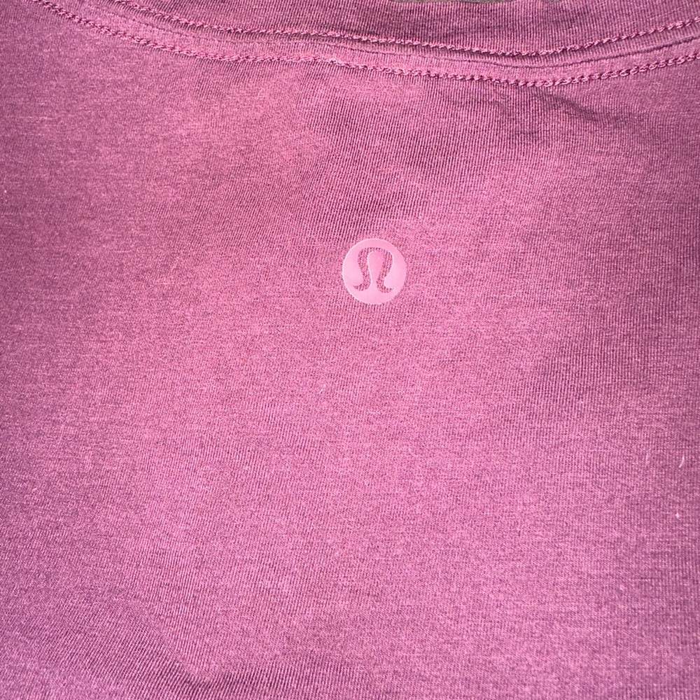 Lululemon t-shirt, great condition. Maroon